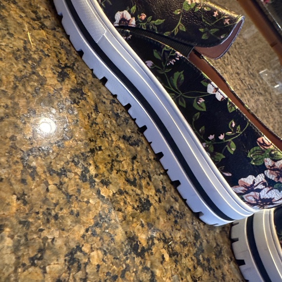 Halogen 9.5 Women's Halogen Teagen Sneakers Platform Floral Leather Shoes - Picture 3 of 9
